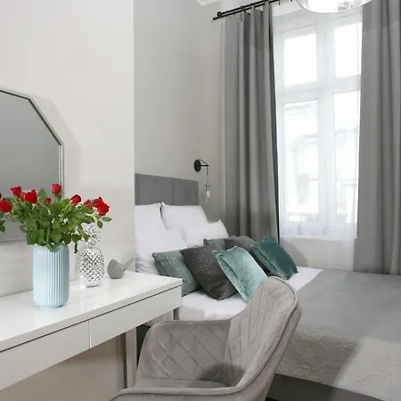 Gem Apartment By Castle-2